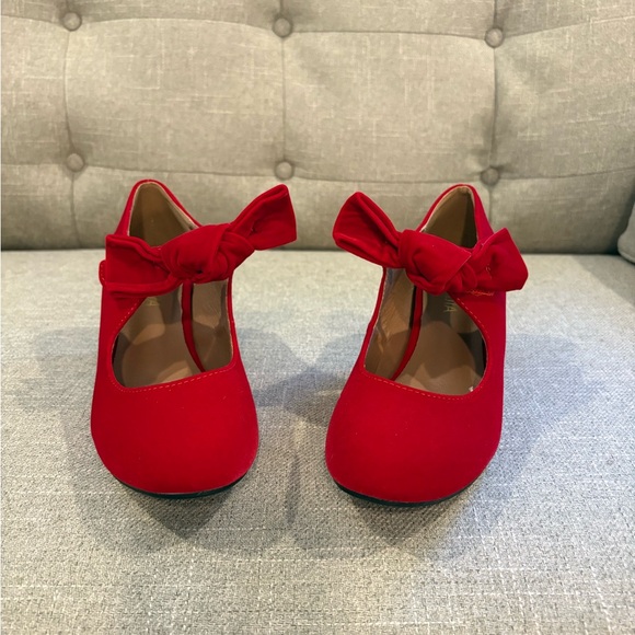 Mary Jane Round Toe Pumps with Bow - Picture 1 of 4